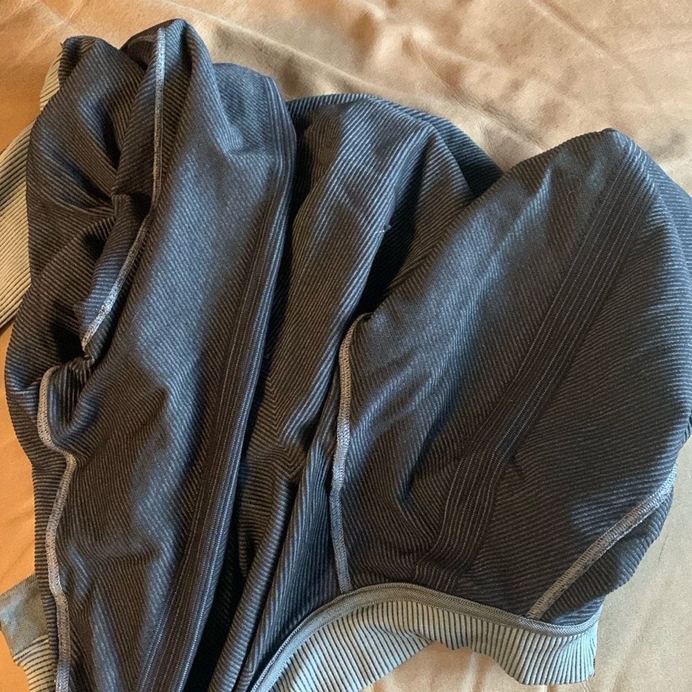 Lululemon top - Picture 2 of 6